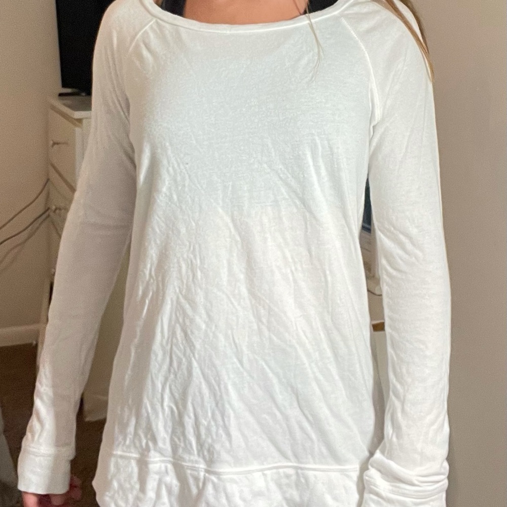 White long sleeve American eagle tee. Size: S